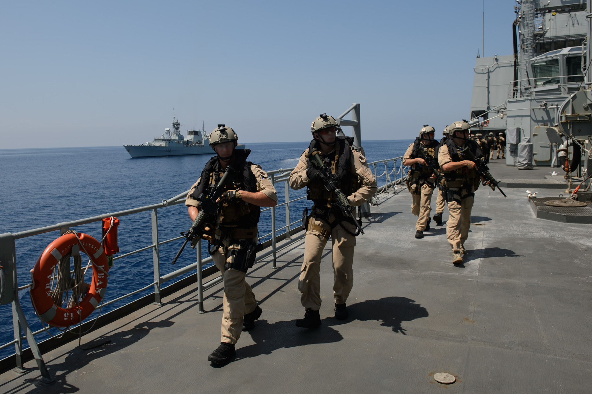22 July 2015. The Enhanced Naval Boarding Party from Her Majesty’s Canadian Ship WINNIPEG clears the upper deck on the Spanish Ship CANTABRIA while conducting training with Standing NATO Maritime Group Two during Operation REASSURANCE (Photo: Cpl Stuart MacNeil).